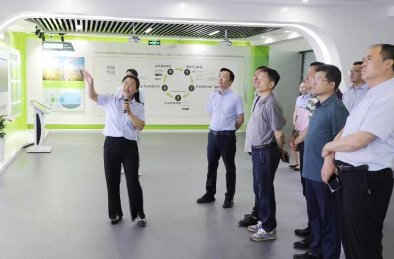 农业农村部全程机械化专家指导组水稻专业组赴中联农机调研