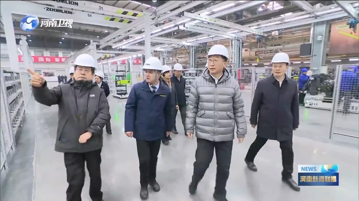 河南省委书记刘宁一行到中联重科开封工业园察看大型智能农机装备研发生产情况