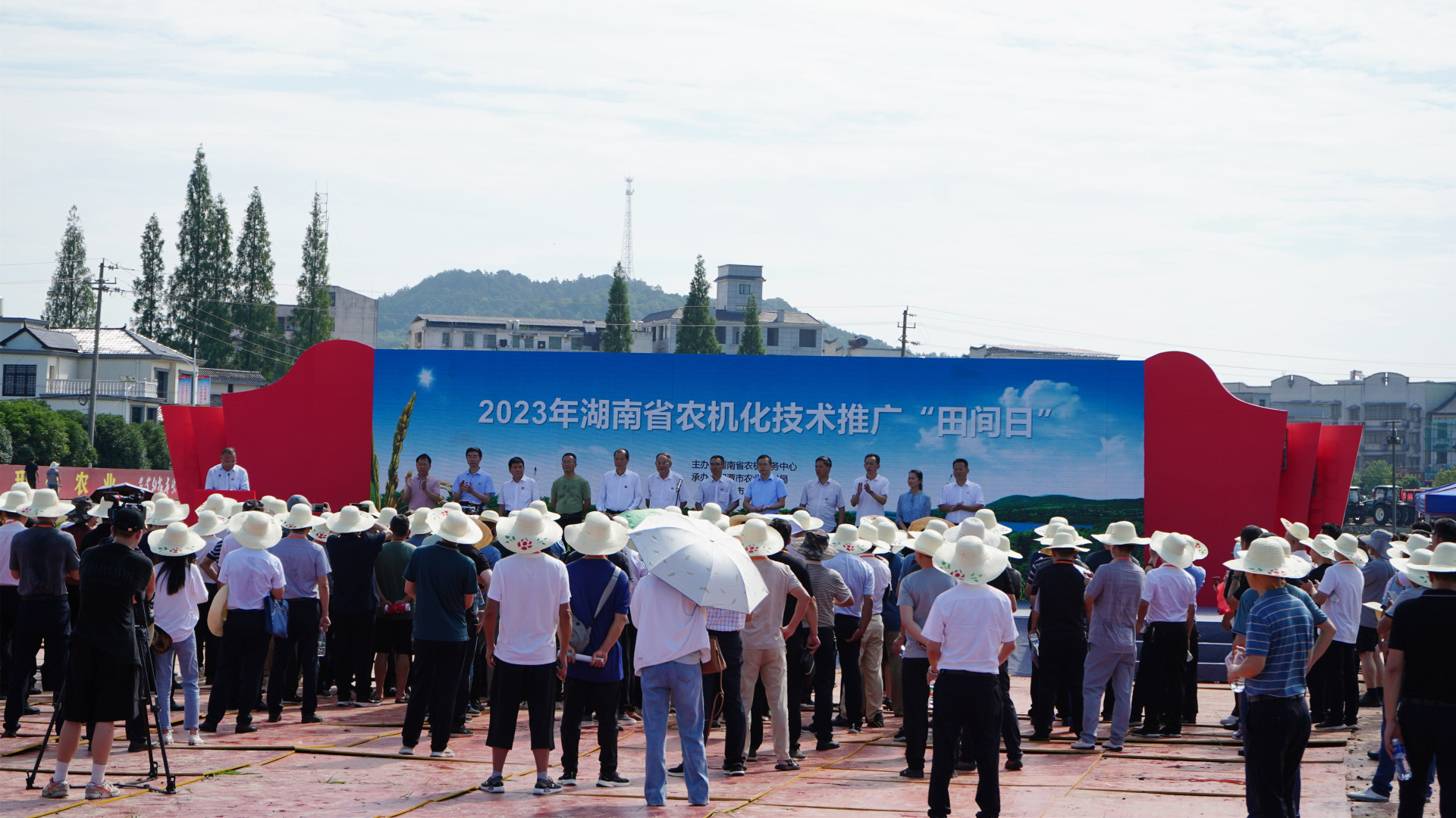 中联重科田间精彩“演武” 绘出水稻全程机械化精彩画卷