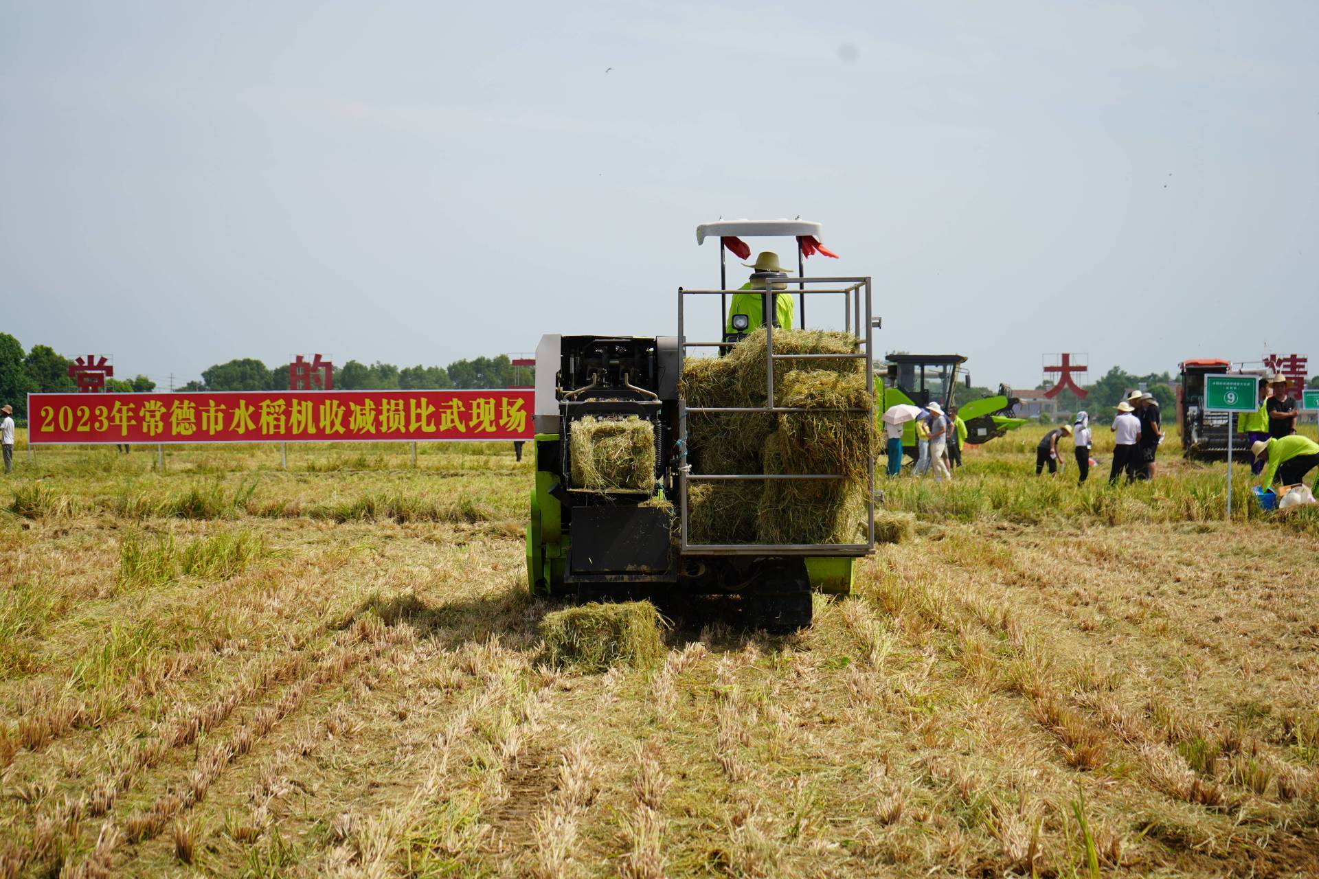 湖南省迎来水稻“双抢”时间，中联重科水稻生产全程机械化解决方案大放异彩